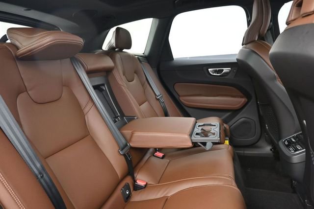 Used 2023 Volvo XC60 B5 Ultimate w/ Protection Package Premier AWD/4WD image 12