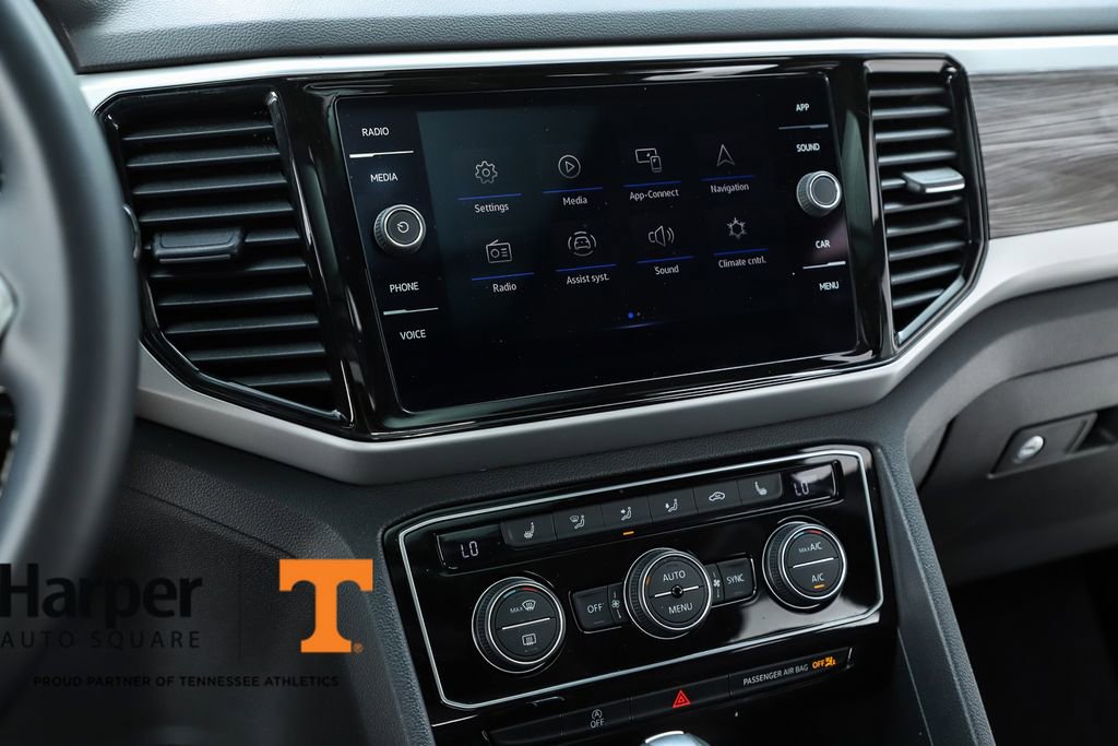 Used 2023 Volkswagen Atlas Cross Sport SE w/ Panoramic Sunroof Package FWD image 25