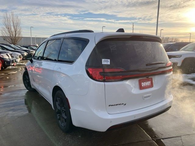 New 2026 Chrysler Pacifica Select w/ S Appearance Package FWD image 8