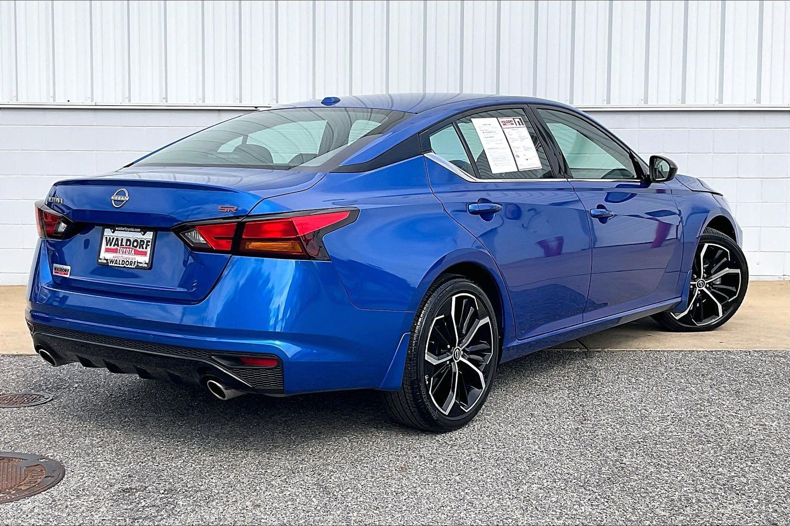 Used 2025 Nissan Altima 2.5 SR FWD image 17