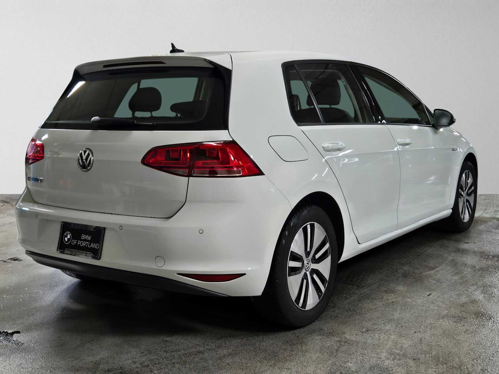 Used 2015 Volkswagen e-Golf SEL Premium FWD image 3