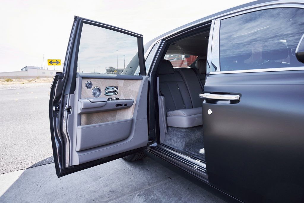 Used 2025 Rolls-Royce Phantom Sedan RWD image 28