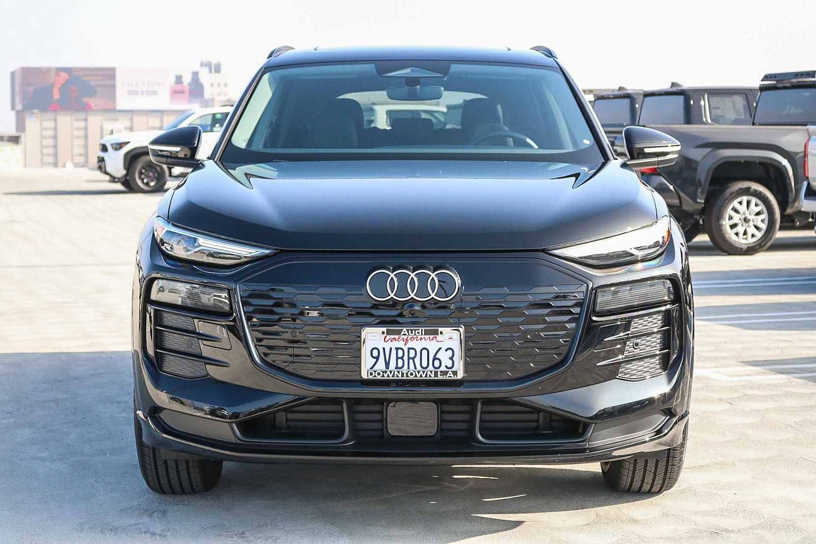 Used 2025 Audi Q6 e-tron Premium w/ Convenience Package image 2