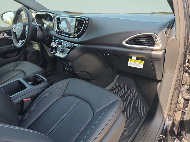 New 2026 Chrysler Voyager LX FWD image 13