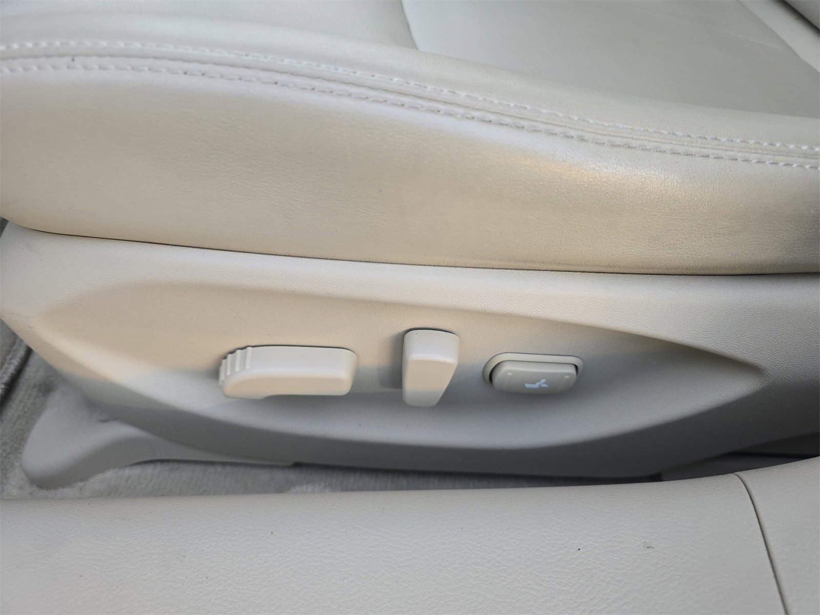 Used 2016 INFINITI Q50 3.0t Premium w/ Driver Assistance Package image 10