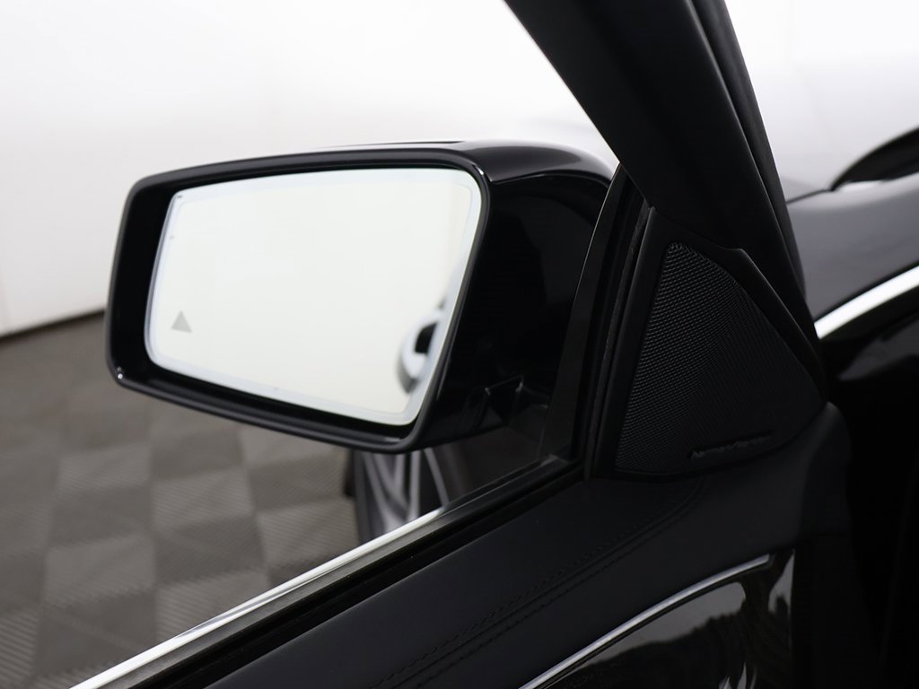 Used 2015 Mercedes-Benz E 400 4MATIC Sedan w/ Lighting Package image 33