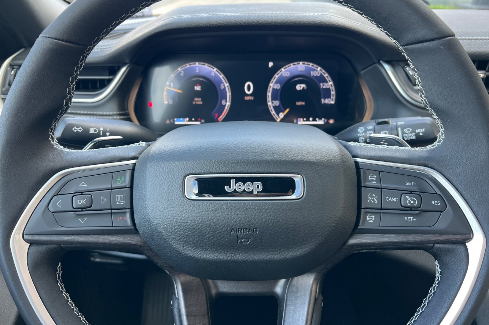 New 2025 Jeep Grand Cherokee Limited image 24