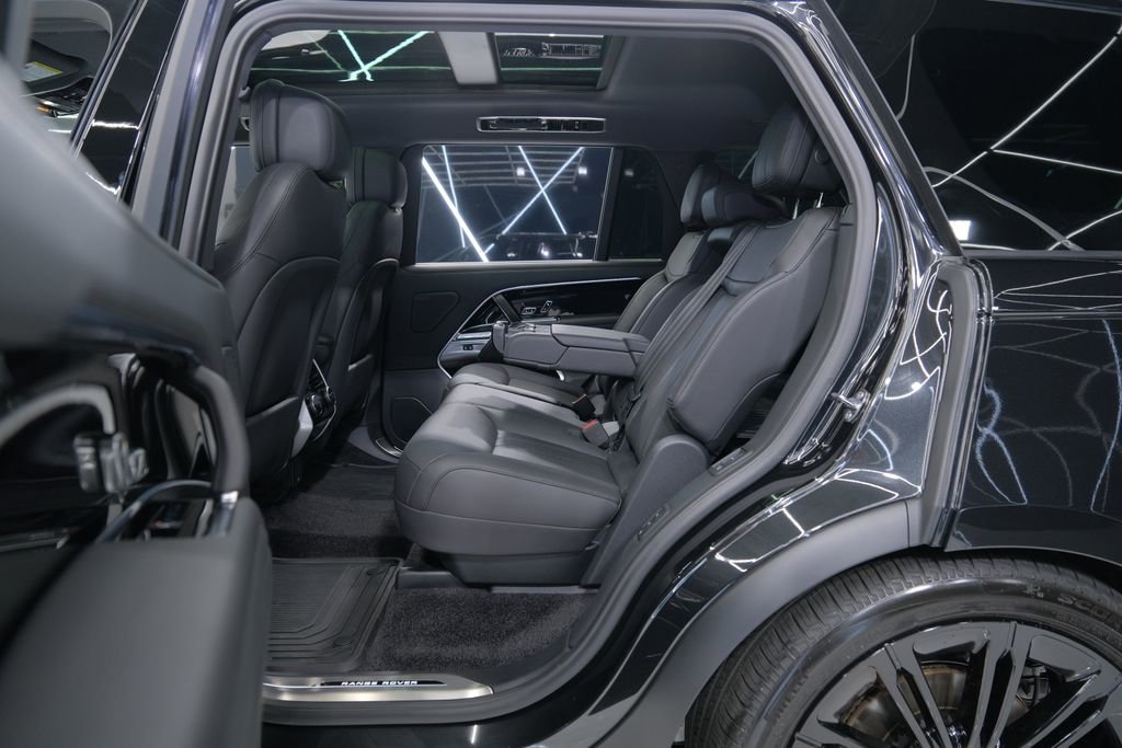 Used 2026 Land Rover Range Rover Long Wheelbase SE image 33