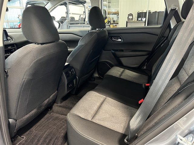 Used 2024 Nissan Rogue SV image 13