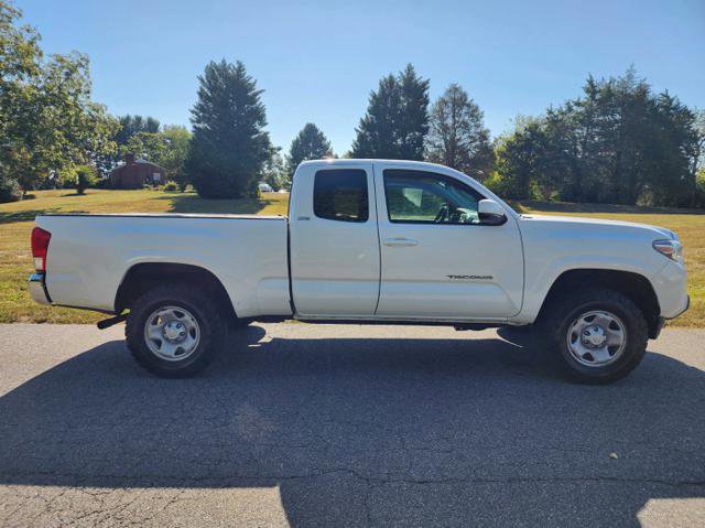 Used 2016 Toyota Tacoma SR5 image 5