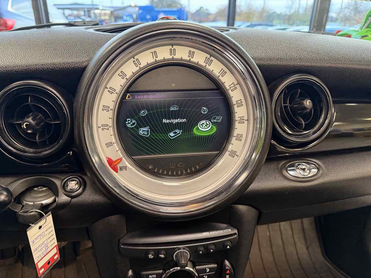Used 2014 MINI Cooper S image 17