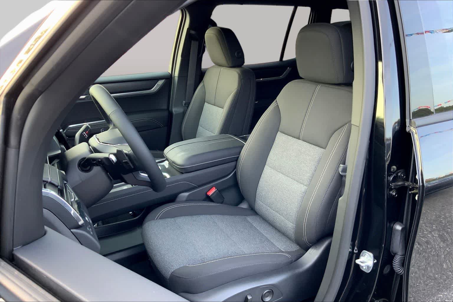 New 2025 GMC Acadia Elevation FWD image 9