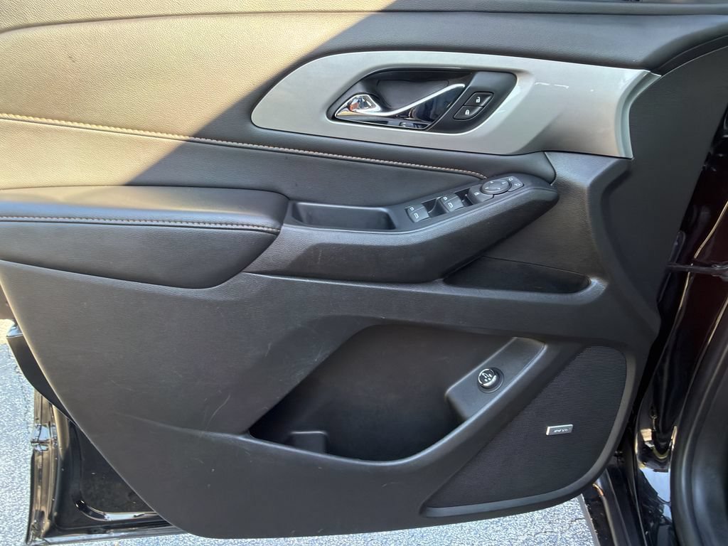 Used 2021 Chevrolet Traverse LT w/ LT Premium Package FWD image 24