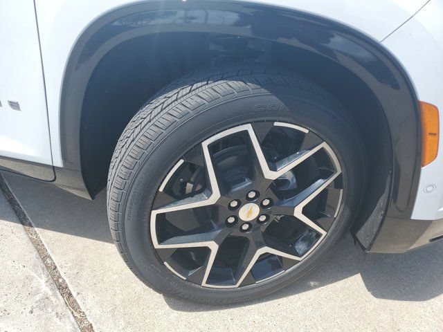 New 2026 Chevrolet Traverse High Country w/ LPO, Floor Liner Package FWD image 7