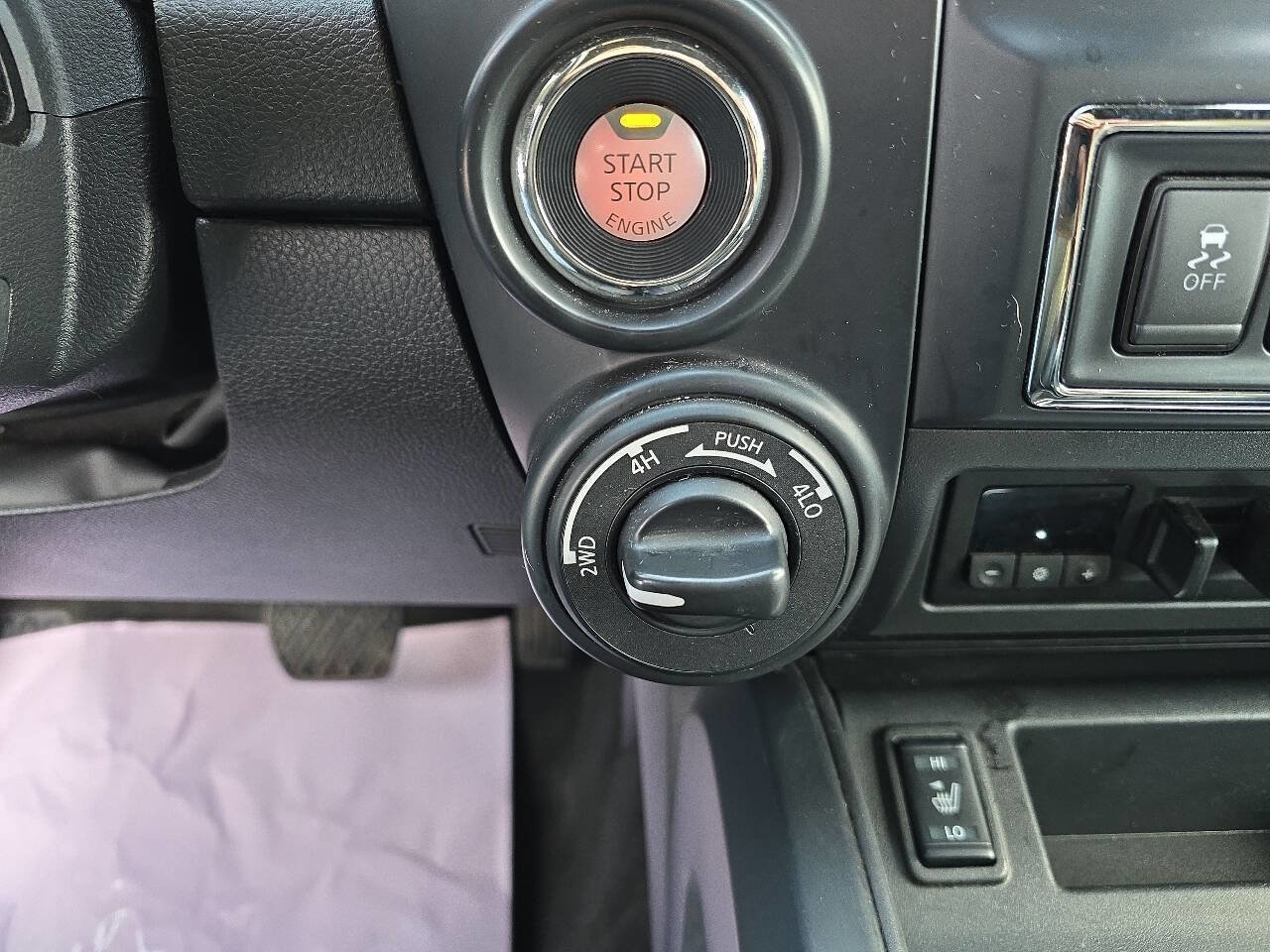 Used 2018 Nissan Titan XD image 24