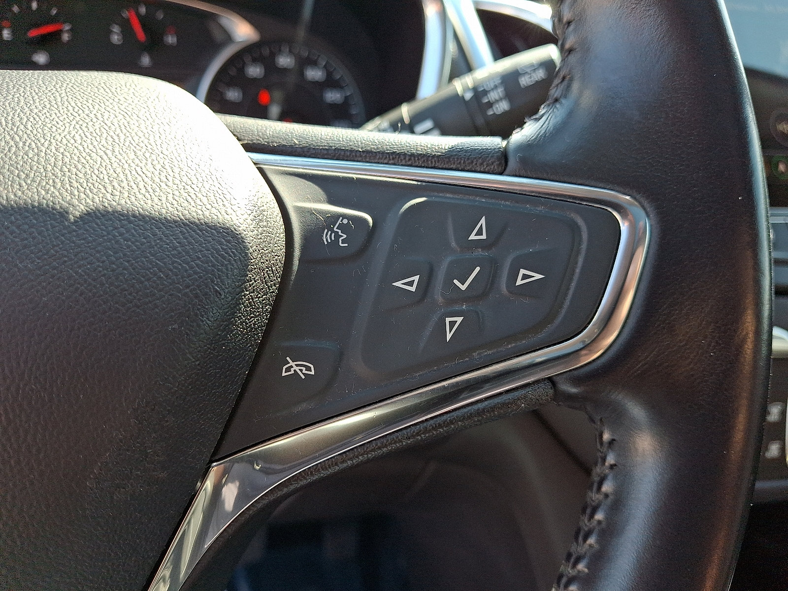 Used 2020 Chevrolet Equinox LT w/ Sport Edition AWD/4WD image 23