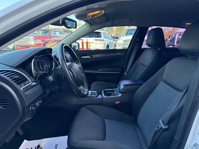 Used 2021 Chrysler 300 Touring w/ Sport Appearance Package image 25