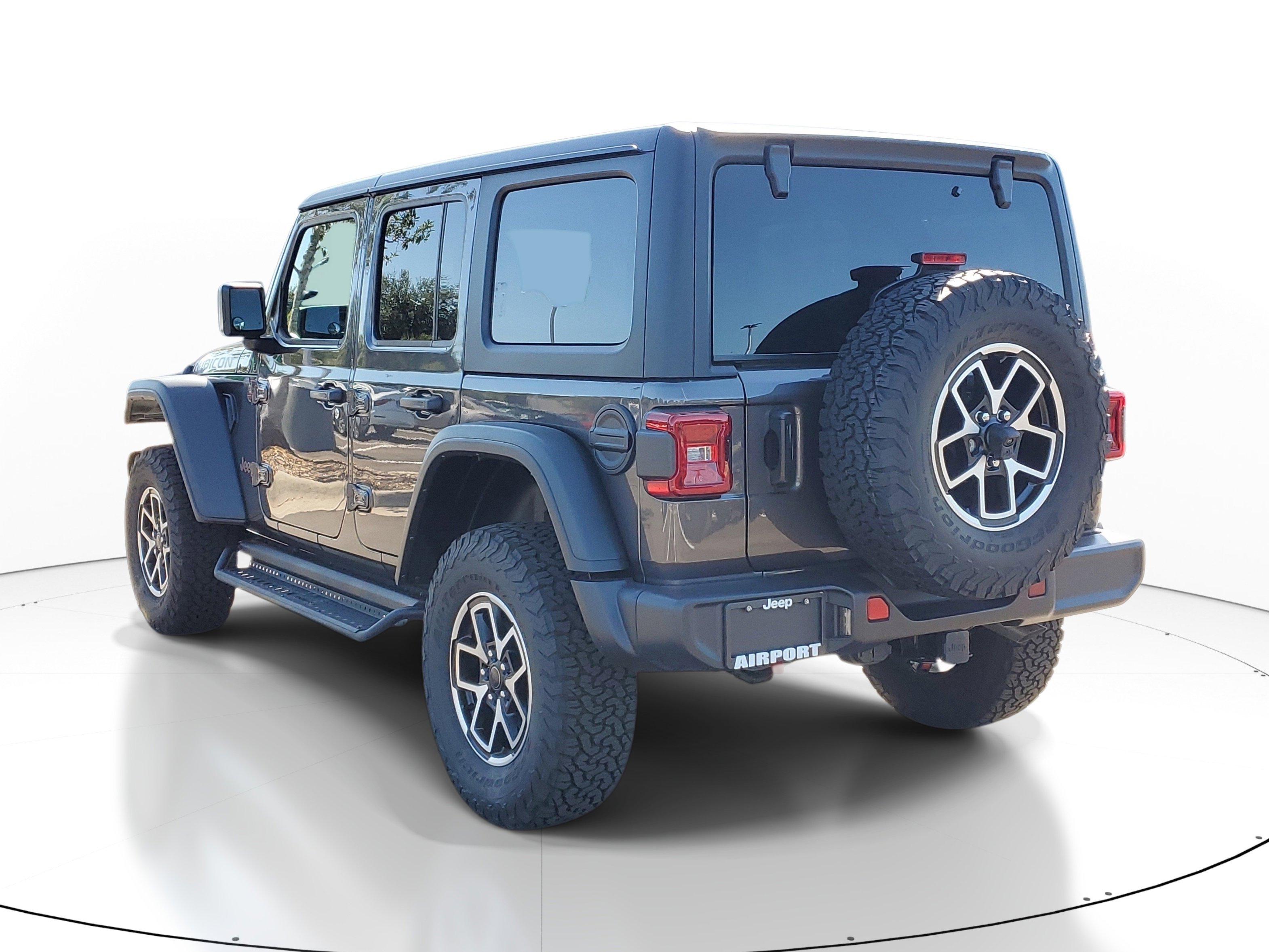 Used 2025 Jeep Wrangler Unlimited Rubicon w/ Convenience Group AWD/4WD image 4