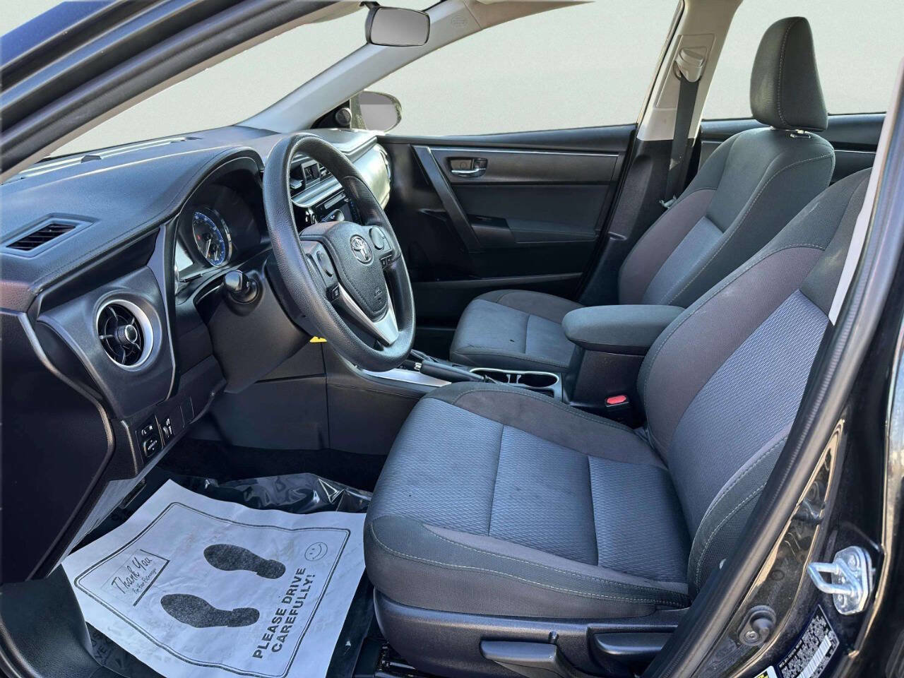 Used 2017 Toyota Corolla LE image 9