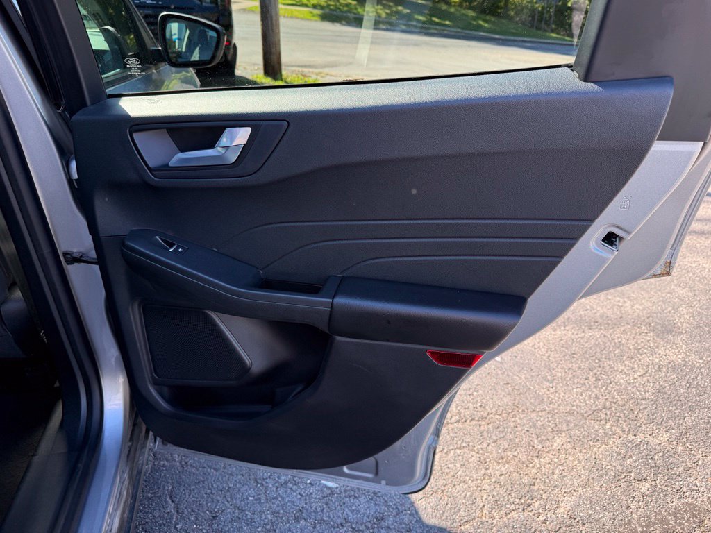 Used 2021 Ford Escape SE w/ SE Sport Appearance Package AWD/4WD image 35