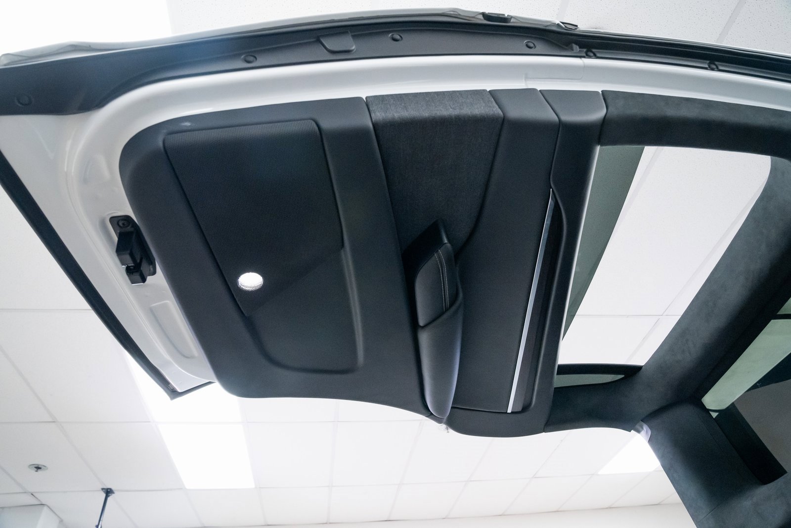 Used 2025 Tesla Model X image 20
