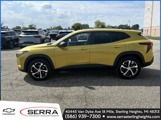 Certified 2024 Chevrolet Trax RS w/ Sunroof Package FWD image 2