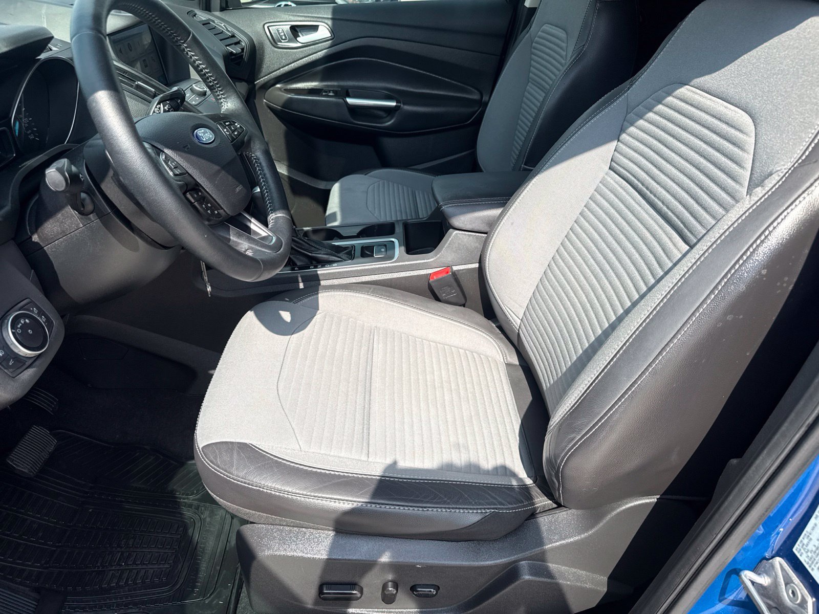 Used 2017 Ford Escape SE w/ Equipment Group 201A FWD image 17