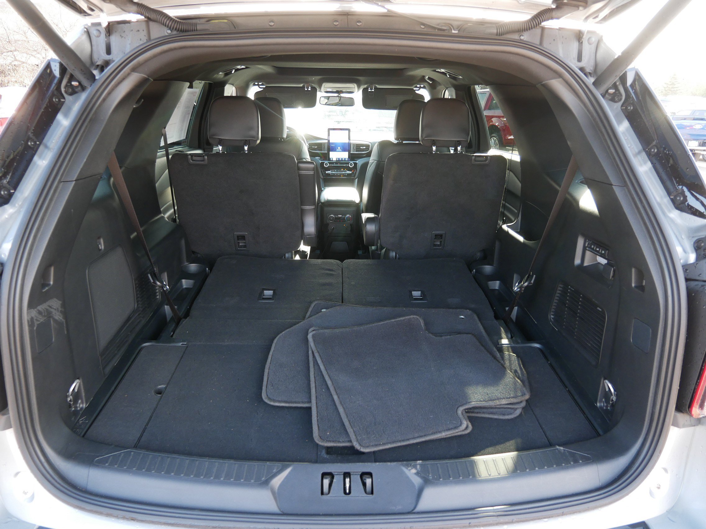 Used 2024 Ford Explorer ST w/ Equipment Group 401A AWD/4WD image 18