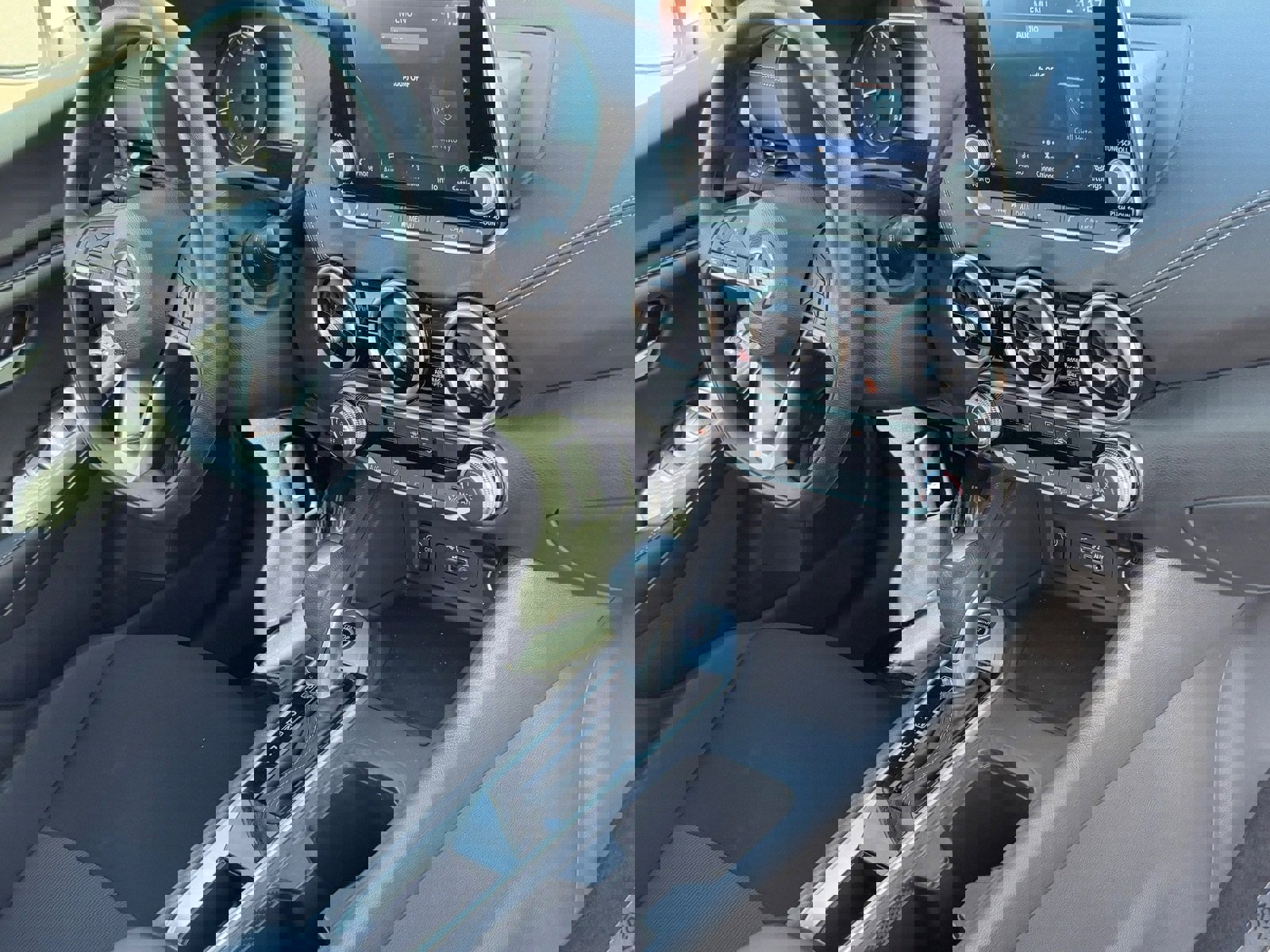 Certified 2025 Nissan Sentra SV image 9