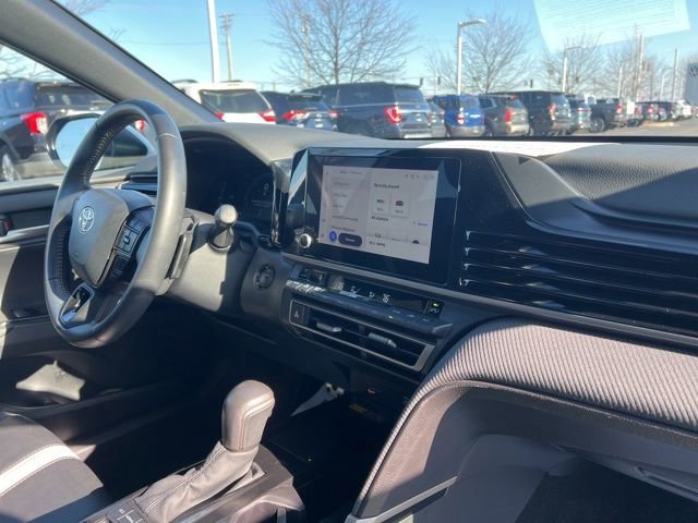 Used 2025 Toyota Camry SE image 32