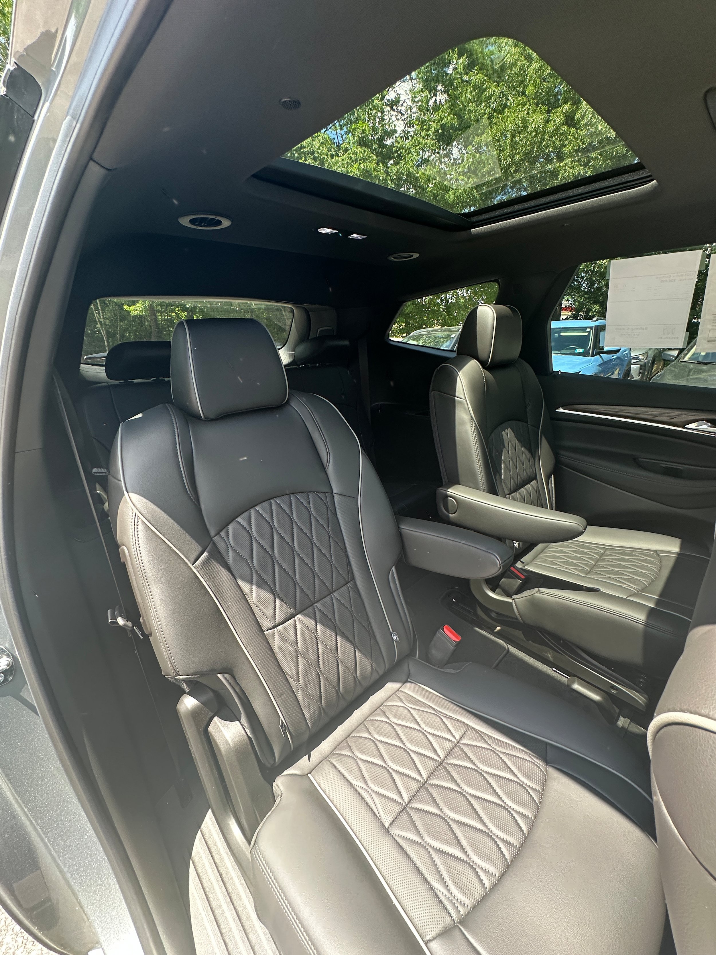 Used 2023 Buick Enclave Avenir w/ Avenir Technology Package AWD/4WD image 11