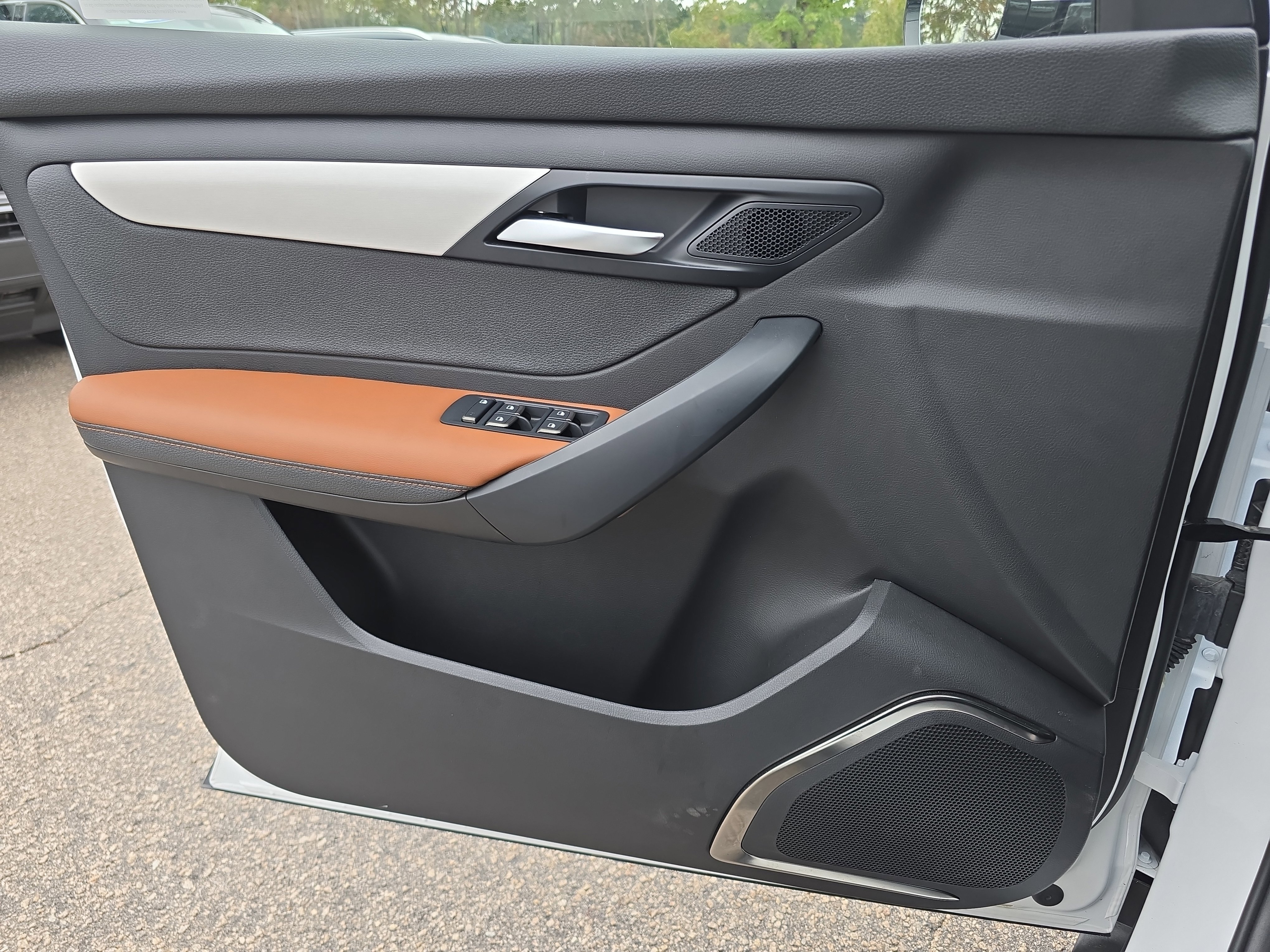 New 2025 VinFast VF 8 Plus image 25