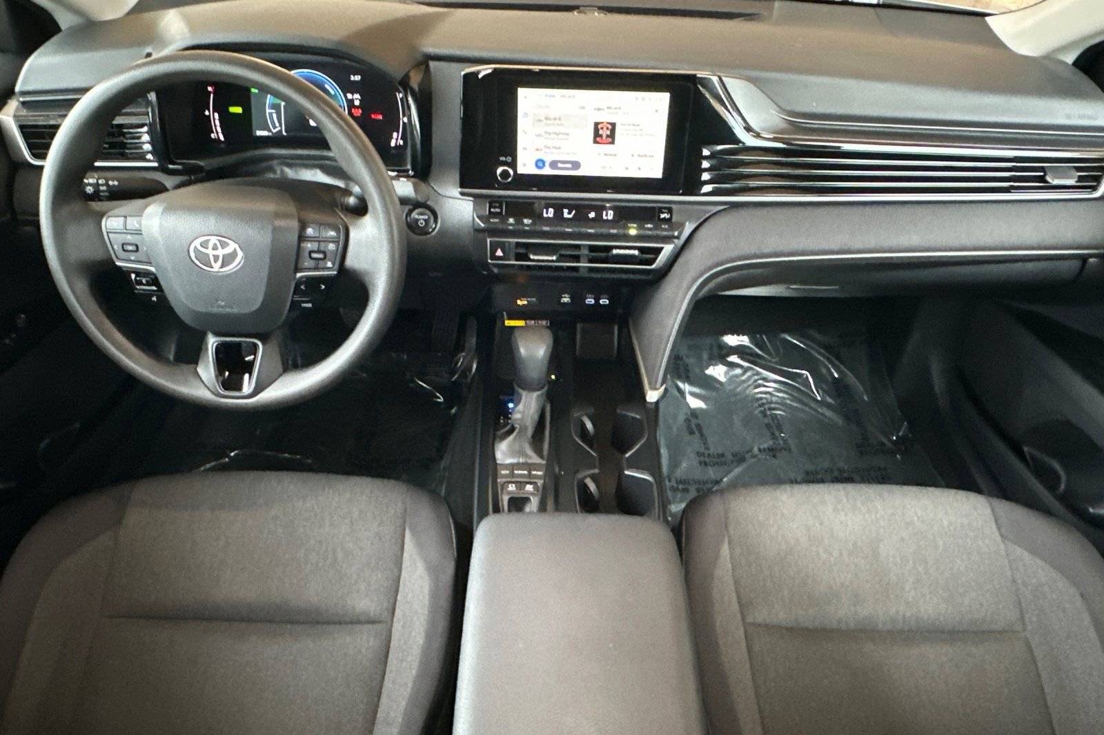 Used 2025 Toyota Camry LE image 13