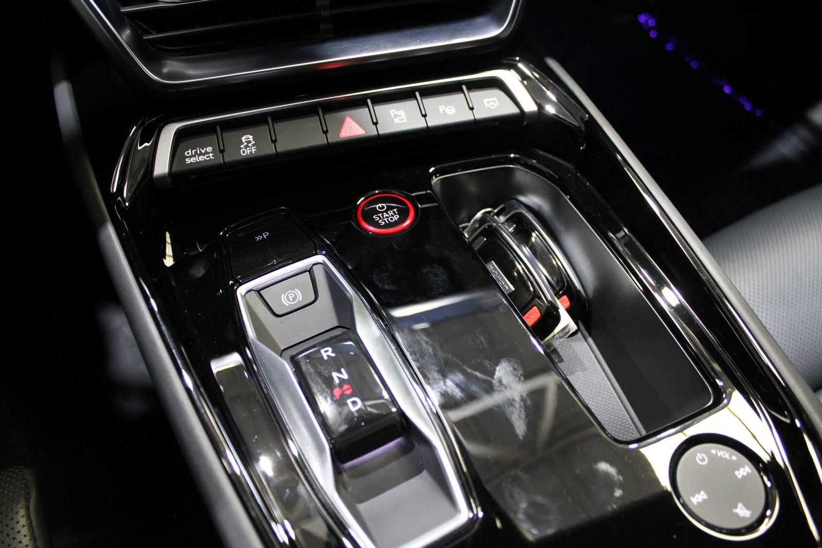 Used 2023 Audi e-tron GT Prestige AWD/4WD image 40