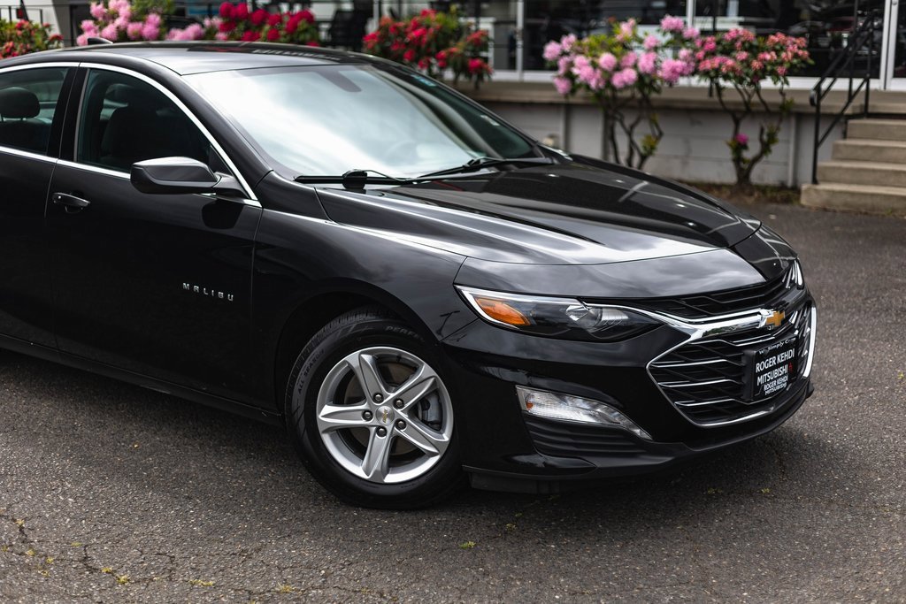 Used 2022 Chevrolet Malibu LT image 3