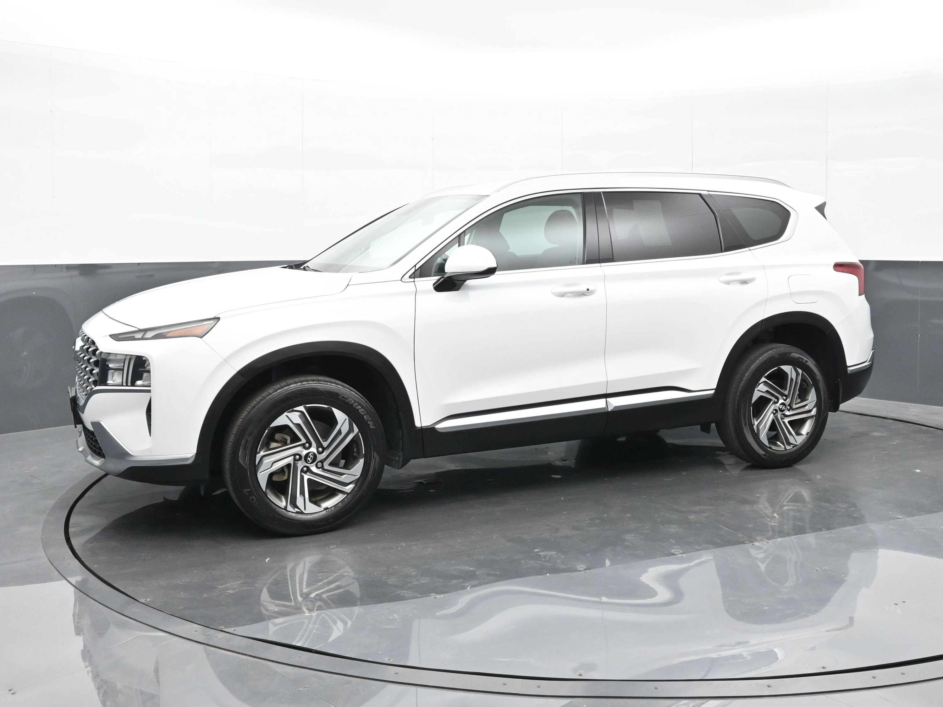 Used 2022 Hyundai Santa Fe SEL image 2