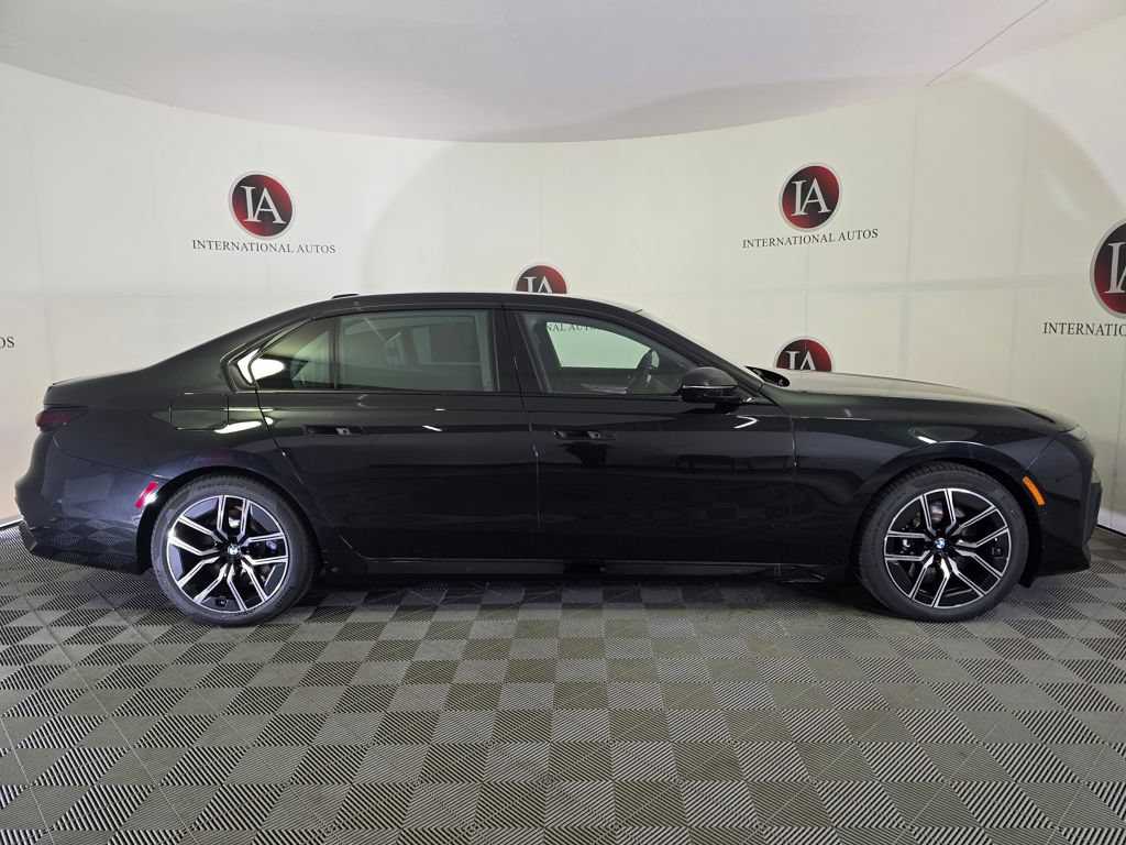 Used 2025 BMW 760i xDrive AWD/4WD image 3