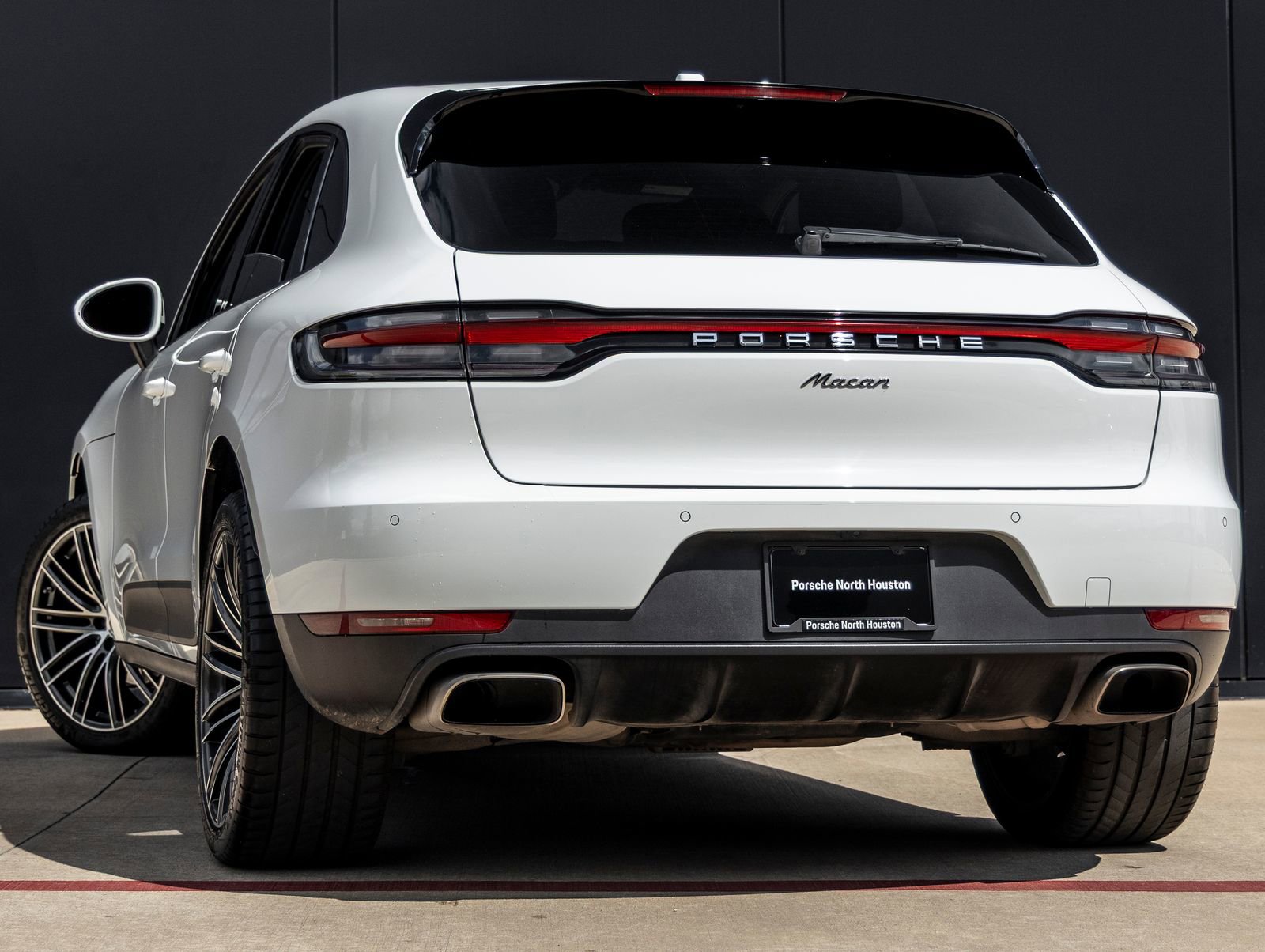 Used 2020 Porsche Macan image 3