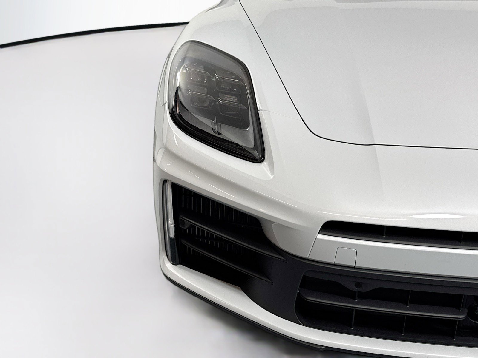New 2025 Porsche Panamera 4 image 28