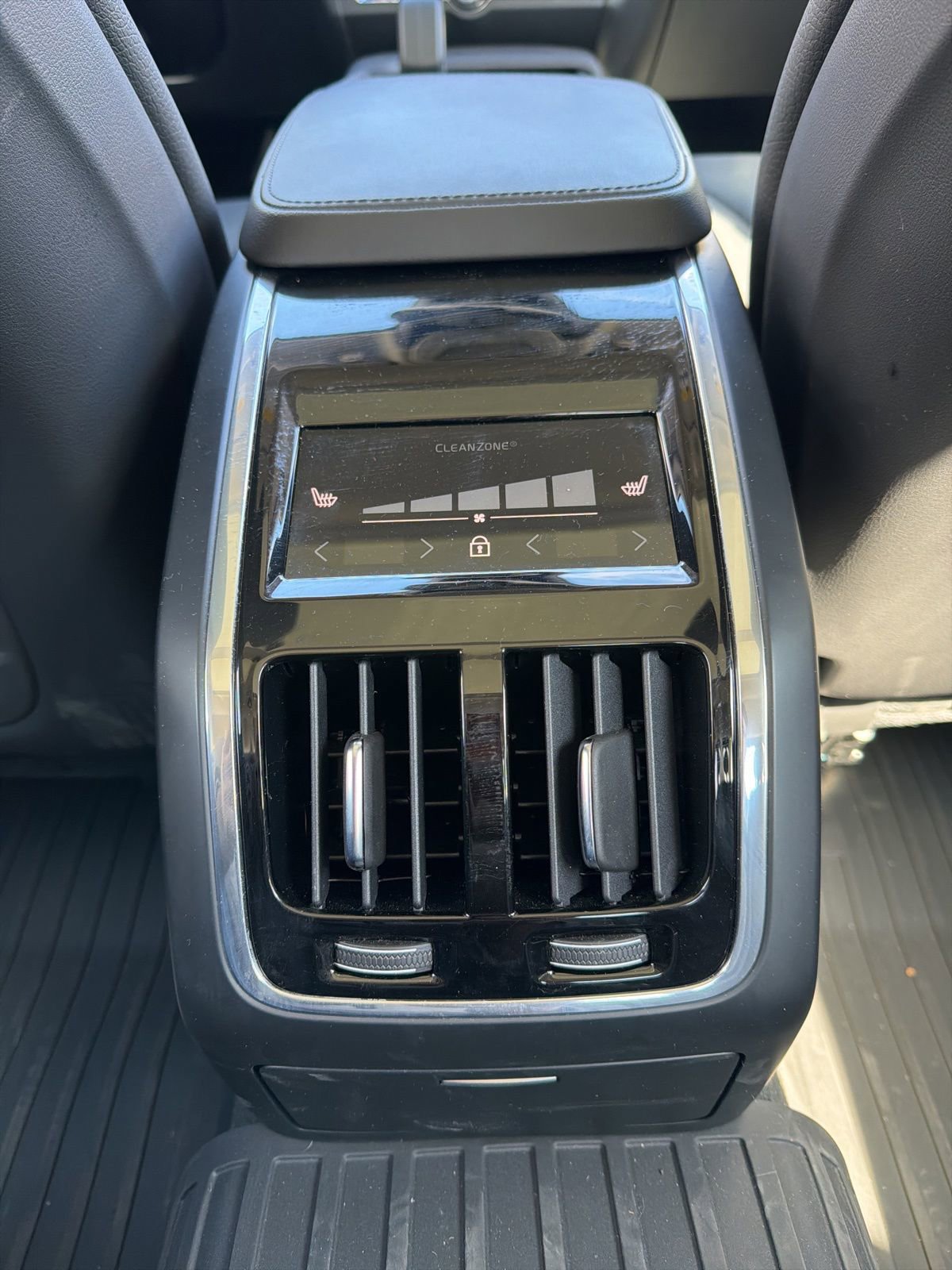 Certified 2025 Volvo S90 B6 Plus w/ Protection Package Premier image 67