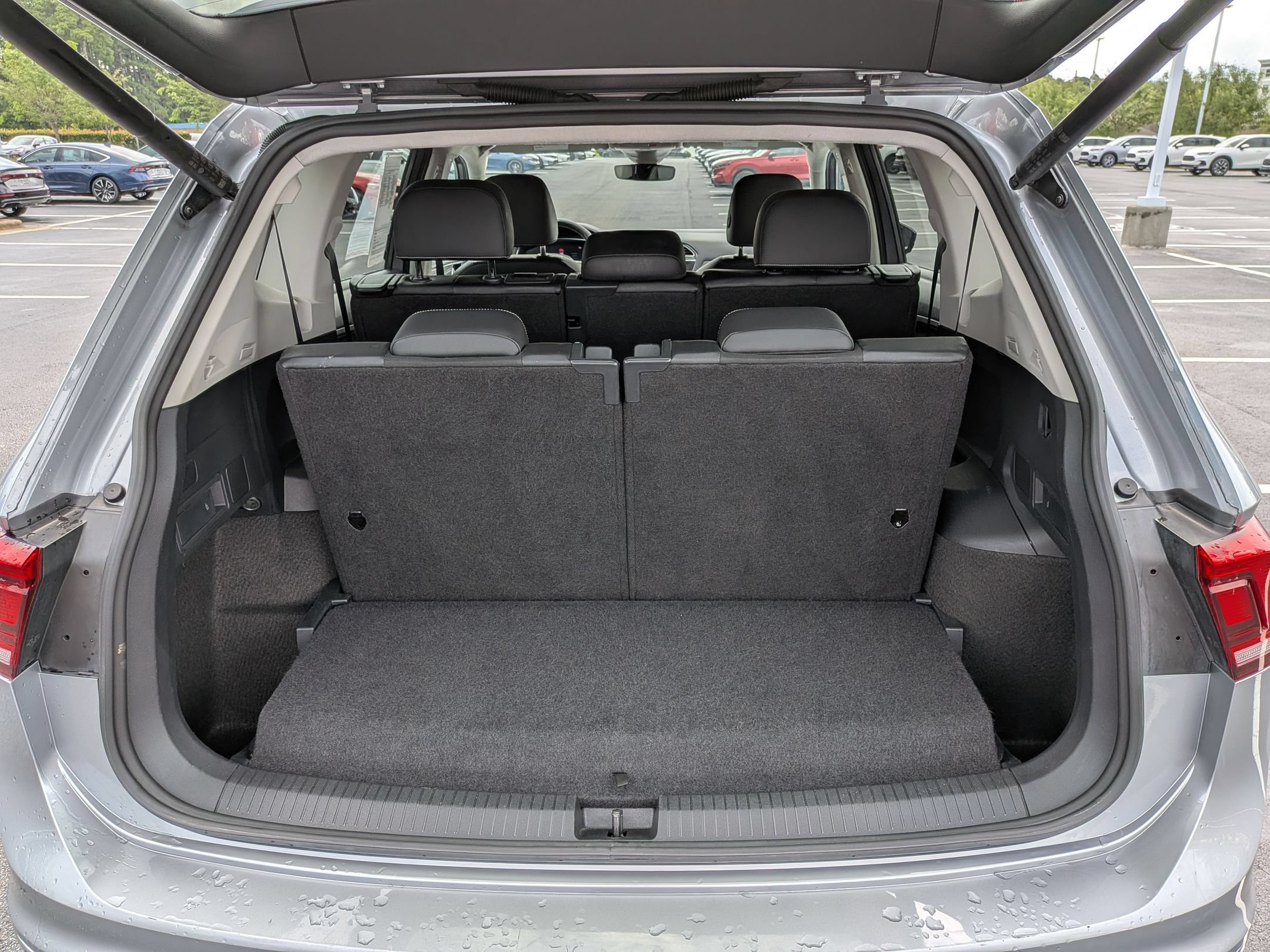 Used 2024 Volkswagen Tiguan SE FWD image 31
