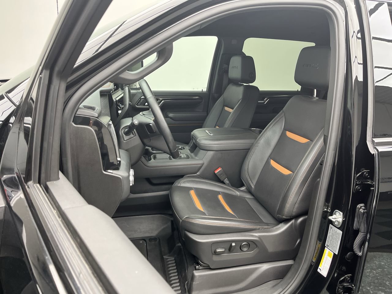 Certified 2025 GMC Sierra 2500 AT4 w/ Technology Package AWD/4WD image 11