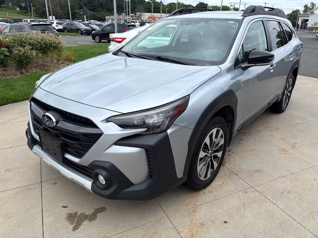 Used 2024 Subaru Outback Limited AWD/4WD image 3