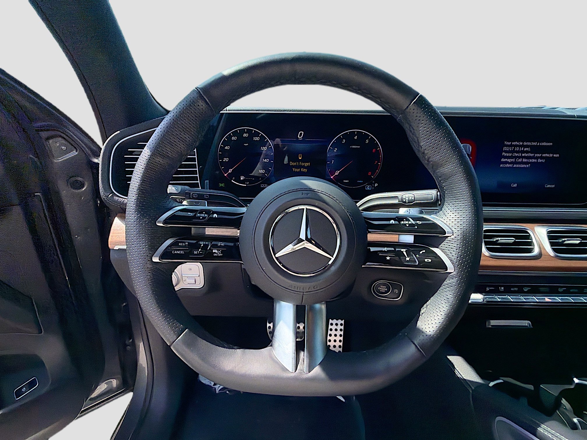 Used 2025 Mercedes-Benz GLS 450 4MATIC w/ AMG Line Exterior image 40