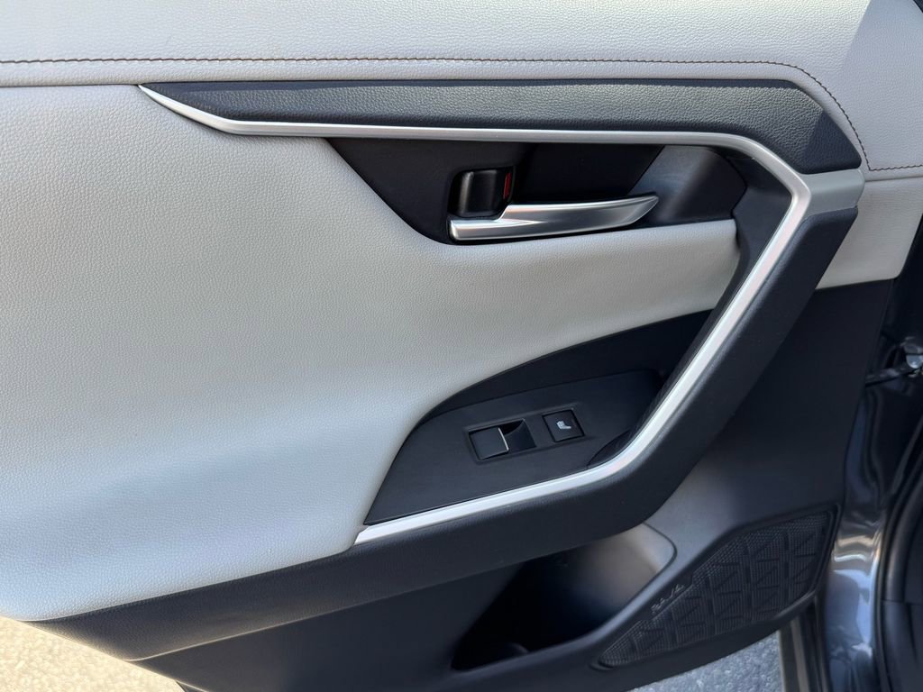 Used 2019 Toyota RAV4 Limited w/ Cold Weather Package image 17