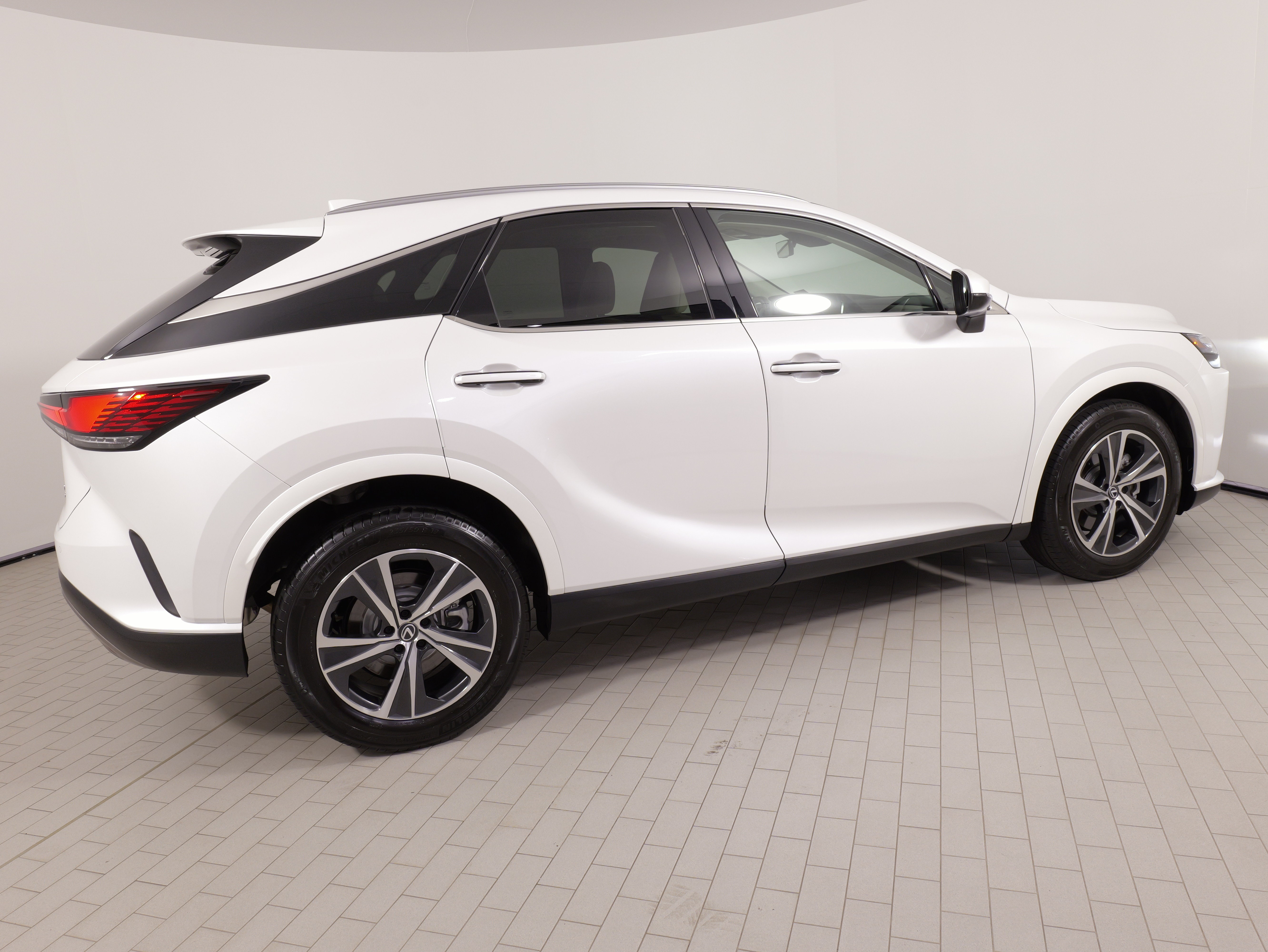 Used 2024 Lexus RX 350 Premium w/ Cold Area Package AWD/4WD image 11