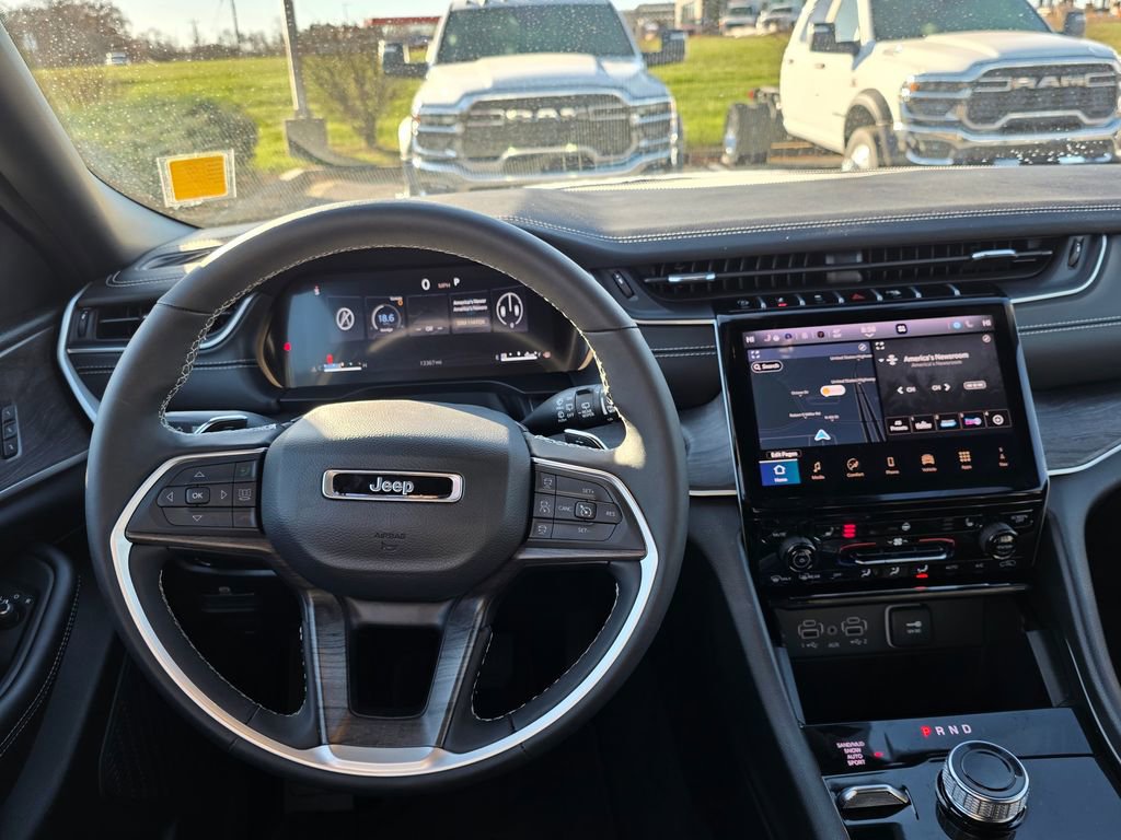 Used 2024 Jeep Grand Cherokee Limited w/ Black Appearance Package image 34