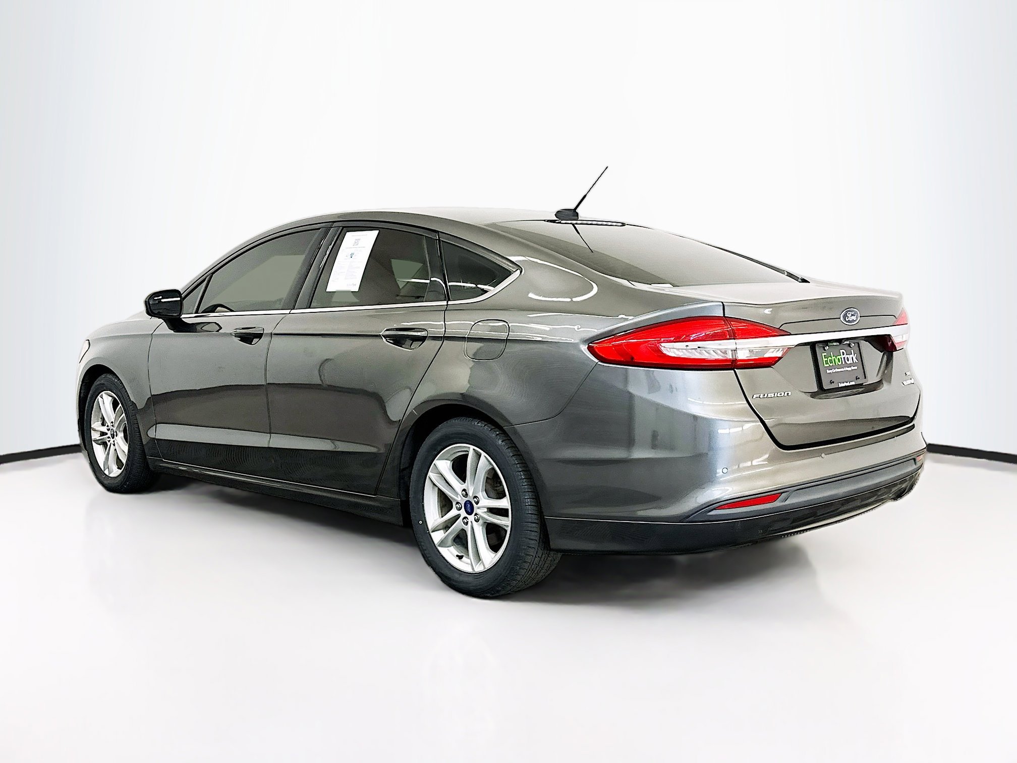 Used 2018 Ford Fusion SE image 5