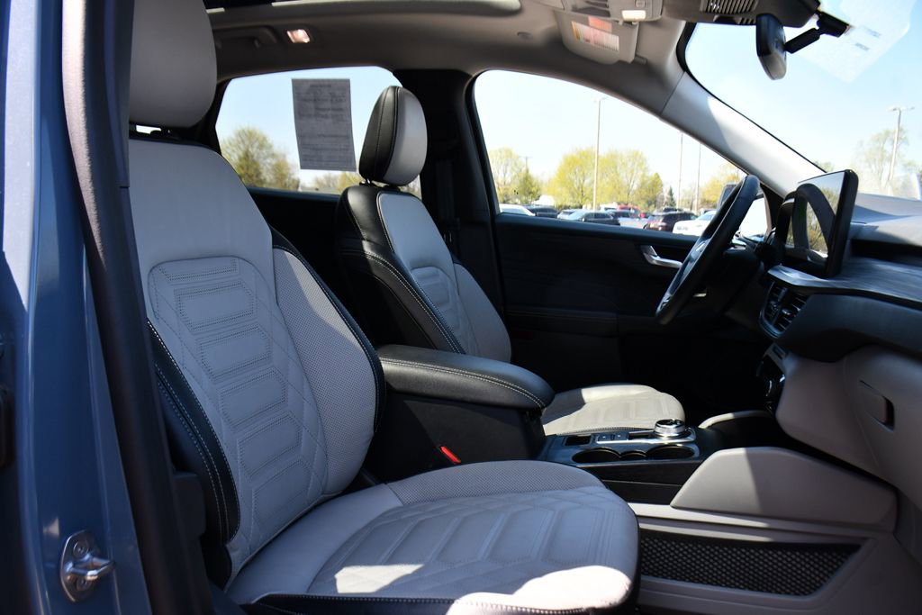 Used 2023 Ford Escape Platinum w/ Premium Technology Package AWD/4WD image 16