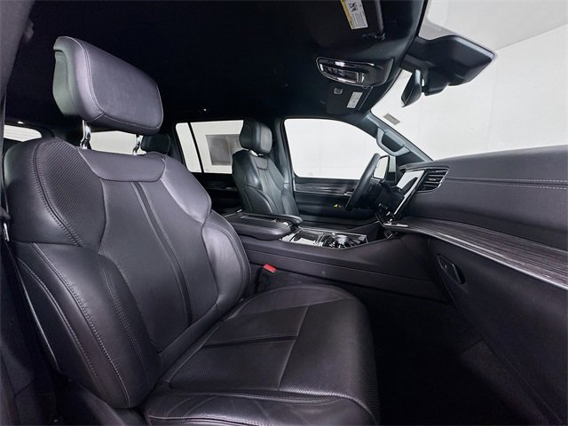 Used 2022 Jeep Wagoneer Series III w/ Flexible Seating Group image 34